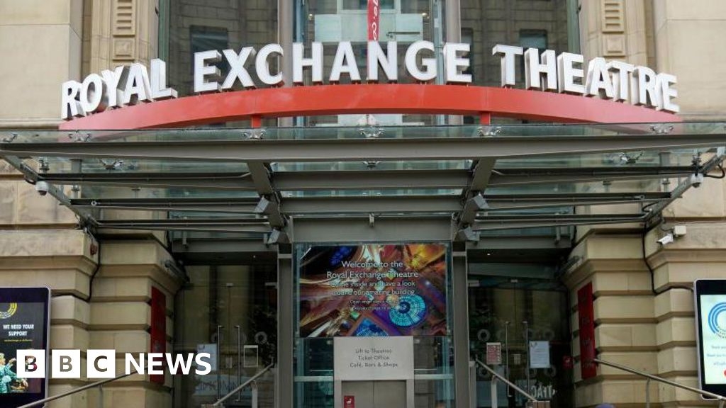 მანჩესტერის სამეფო ბირჟის თეატრის ხელმძღვანელი თანამდებობიდან გადადგა