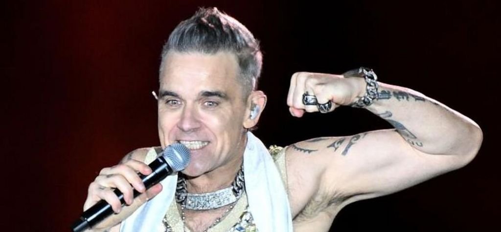 რობი უილიამსი მიშელ მაკმანუსს ტურნეზე დუეტში სიმღერას სთავაზობს