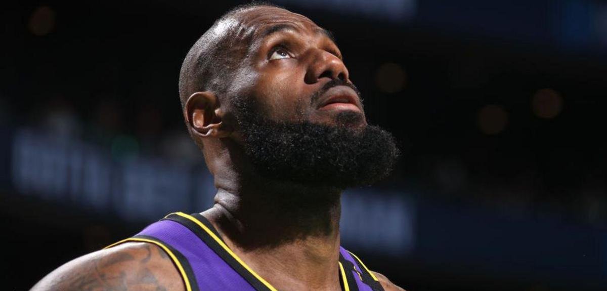 ლებრონ ჯეიმსმა ტრავმა მიიღო, სტეფან კარიმ 25,000 ქულას გადააჭარბა