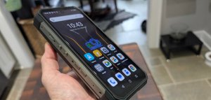 უჩვეულო ანდროიდის ტელეფონი ჩაშენებული პროექტორით: სიახლე ტექნოლოგიების მოყვარულთათვის