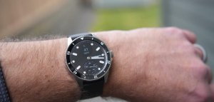 ელეგანტური ანალოგური საათი თანამედროვე ფუნქციებით: ჩემი რჩეული ჭკვიანი საათი