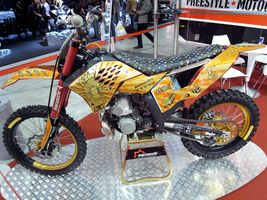 KTM 250 SX 2009: ლუი ვიტონის სავარძლით